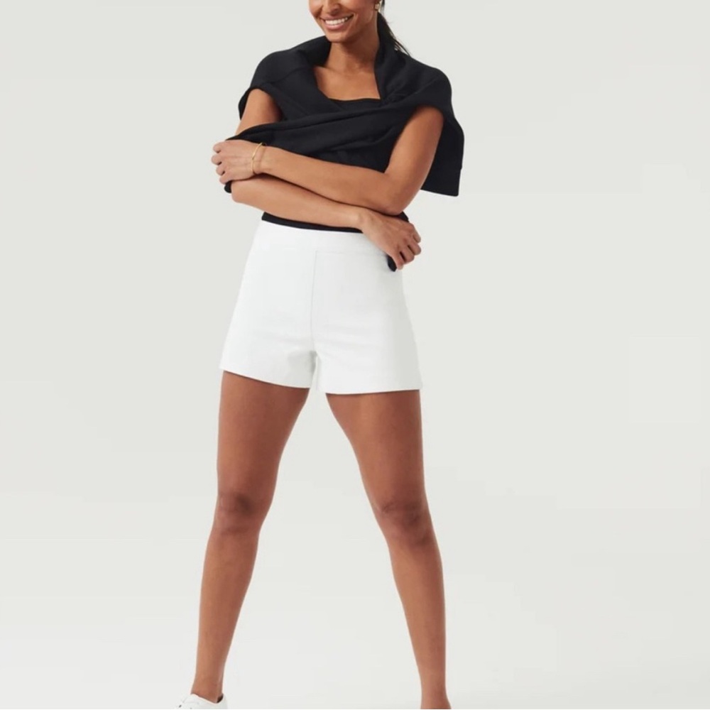 Brand New- Spanx On the Go 4” Shorts White Silver Lining Technology- Size XL